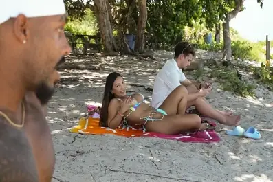 Cowok Hitam Dientot Pantat di Pantai Terbuka Brutal